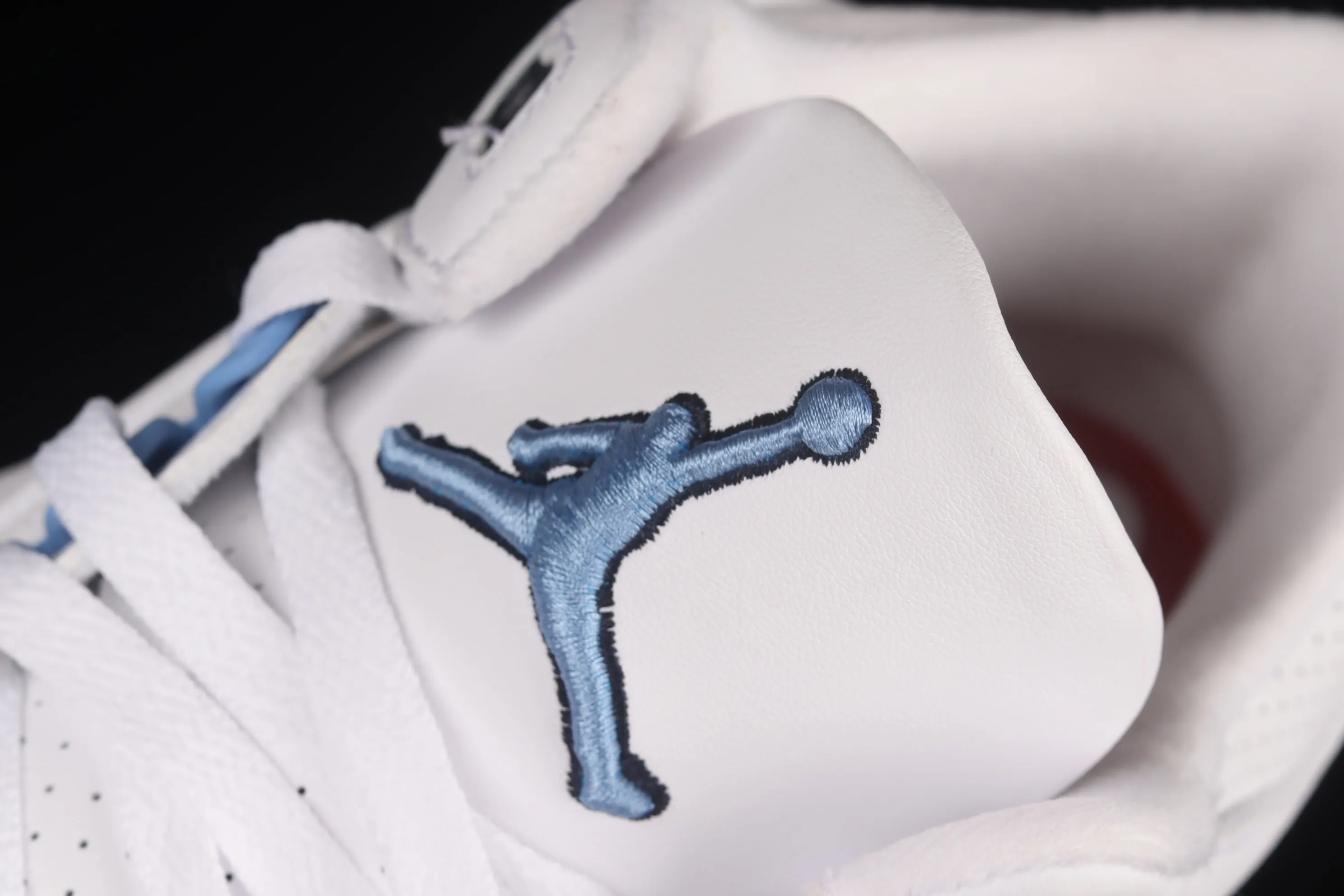 All categories Air Jordan Jordan series basketball shoes Air Jordan 3 foreign trade version Air Jordan 3 UNC AJ3 Joe 3 North Carolina blue white burst blue crack mid-basketball sneakers CT8532-104